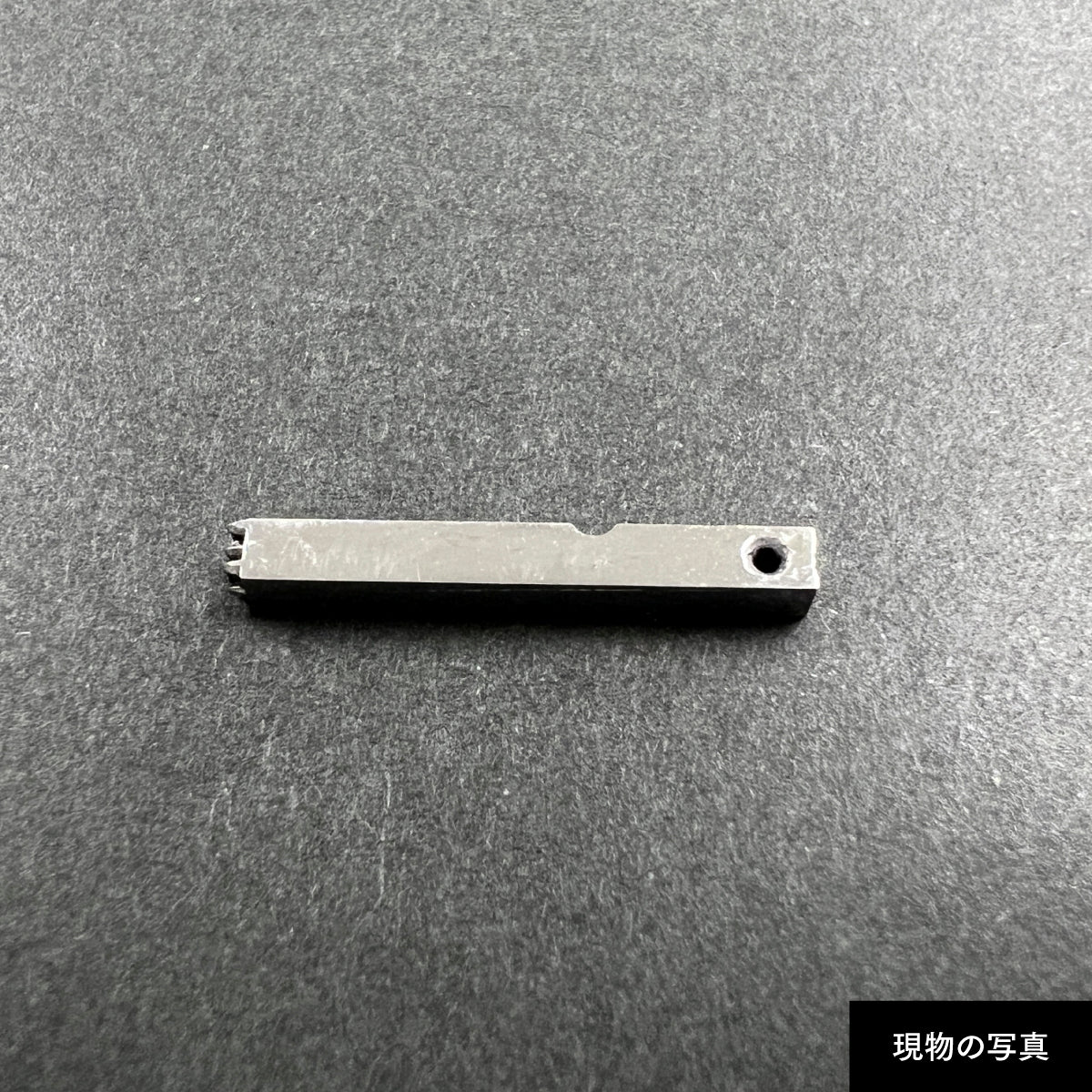 活字ピアス・イヤリング 8pt｜文字「左」