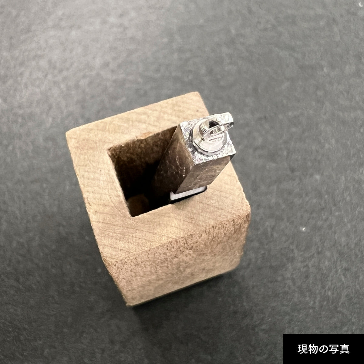 活字ネックレス 10pt｜文字「所」