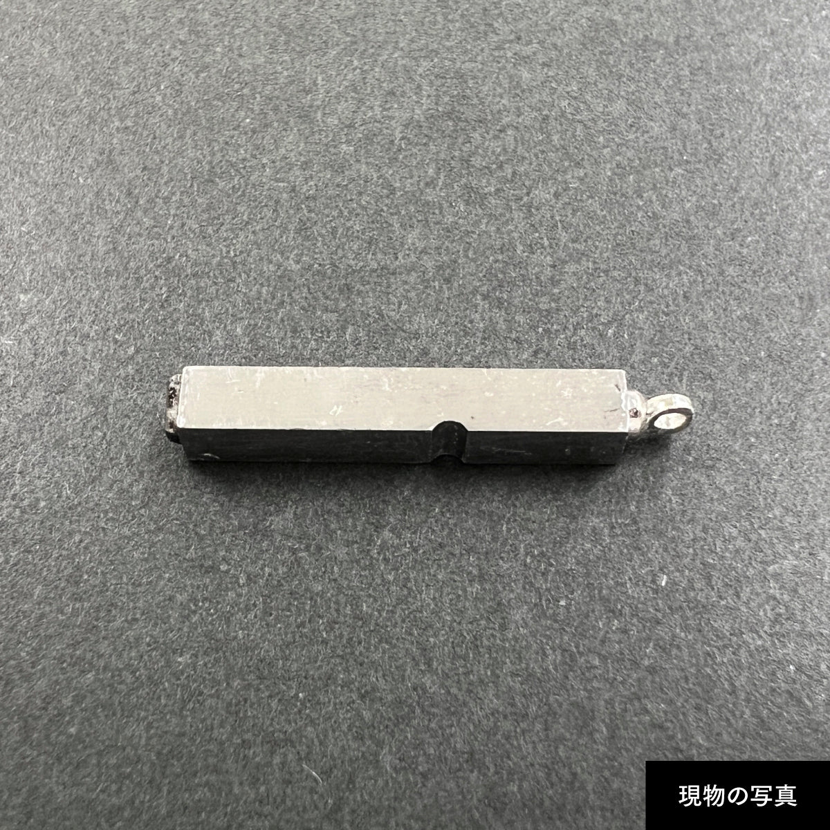 活字ネックレス 10pt｜文字「V」