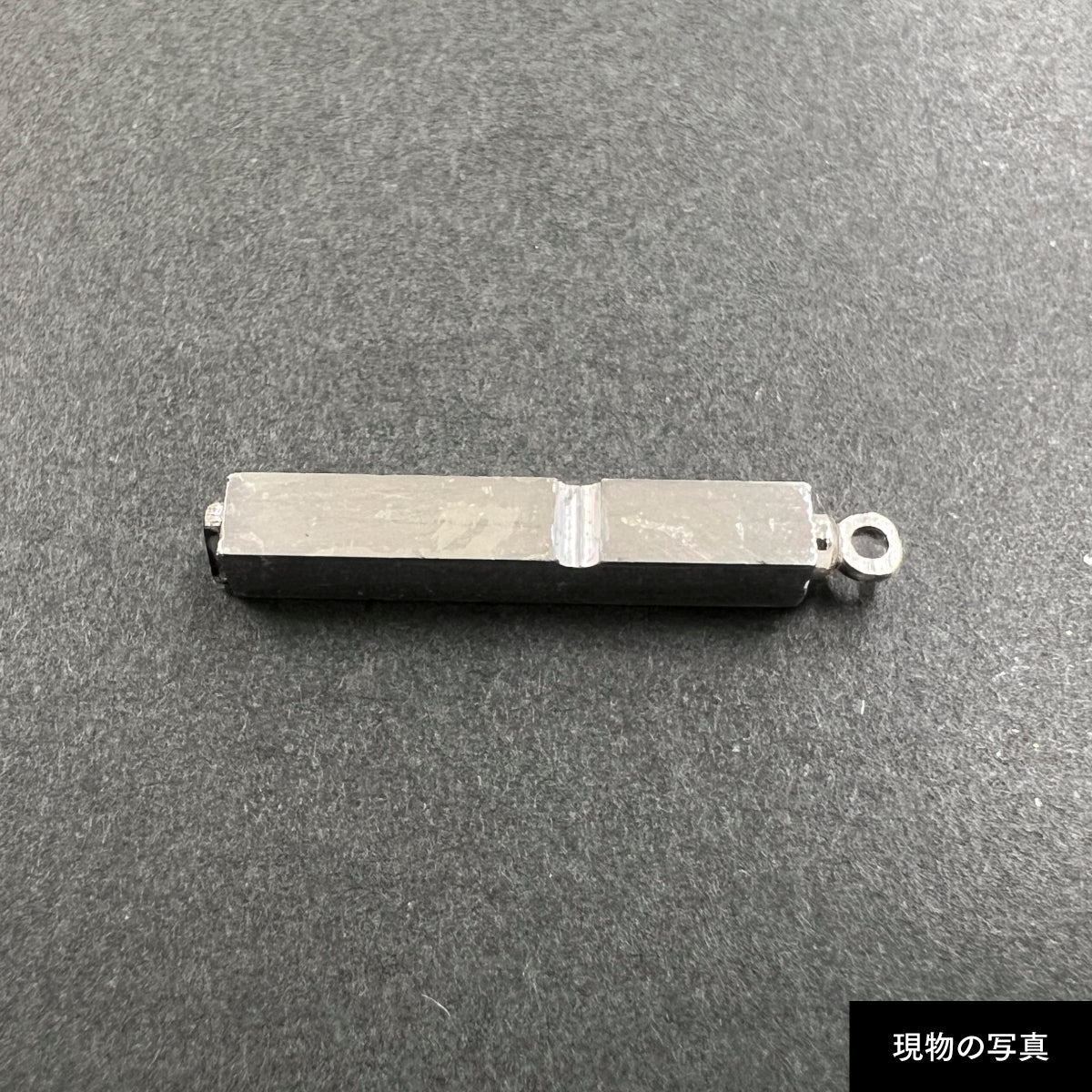 活字ネックレス 10pt｜文字「V」