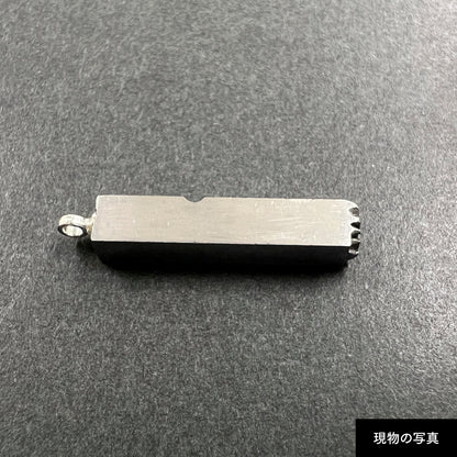 活字ネックレス 13pt｜文字「痺」