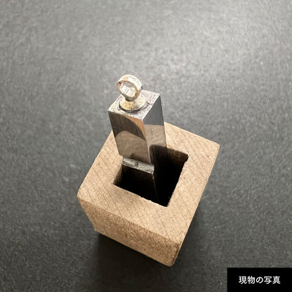 活字ネックレス 13pt｜文字「イ」