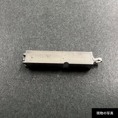 活字ネックレス 13pt｜文字「女」