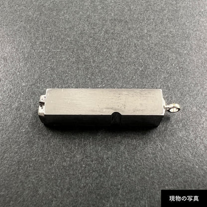 活字ネックレス 16pt｜文字「也」