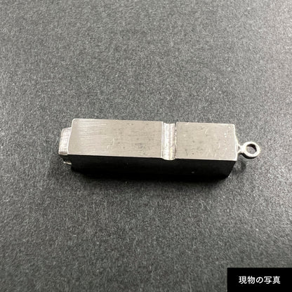 活字ネックレス 16pt｜文字「也」