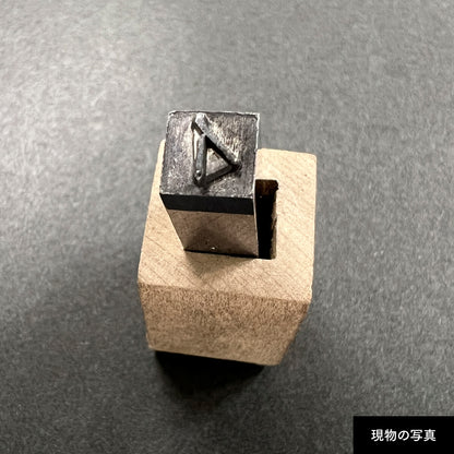 活字ネックレス 18pt｜文字「イ」