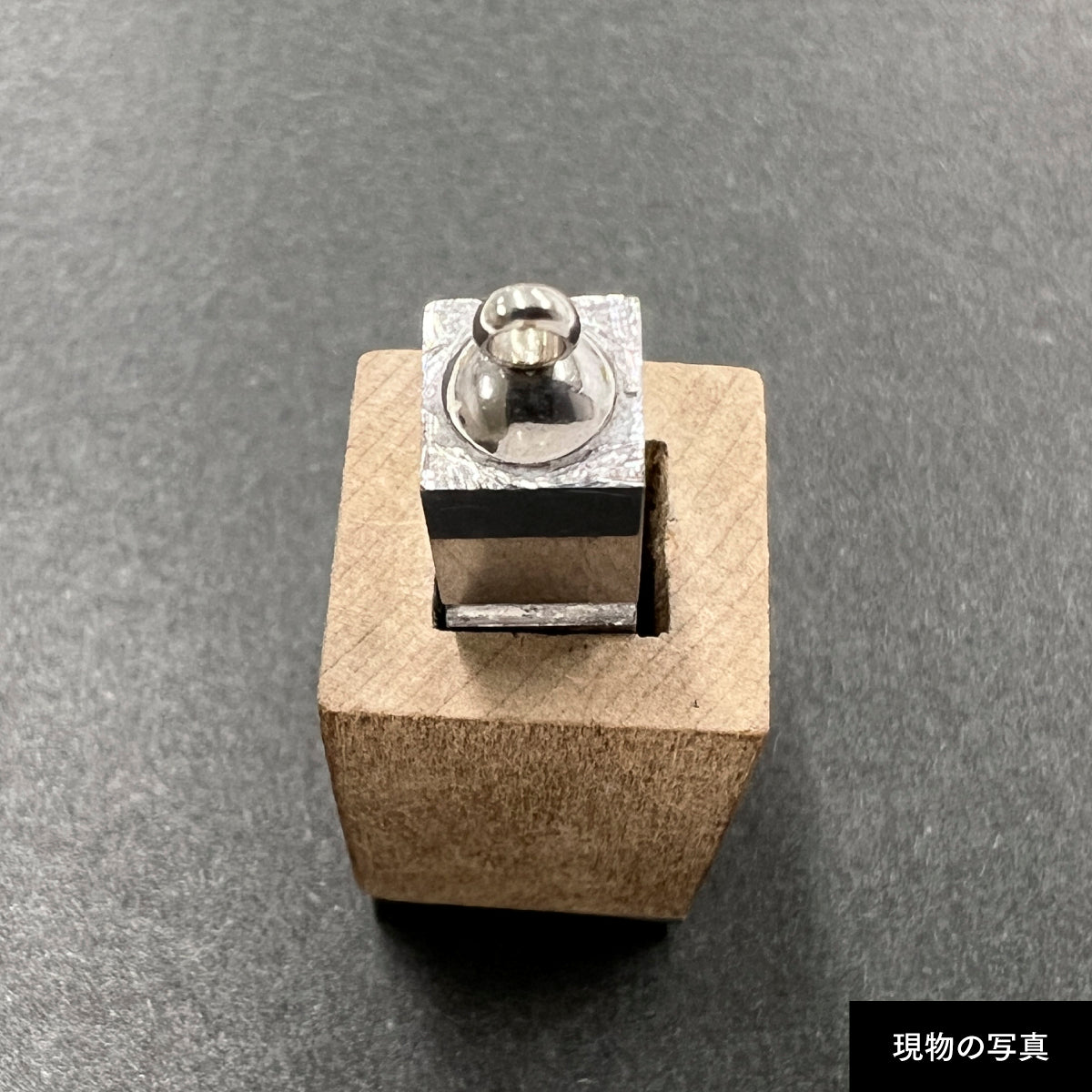 活字ネックレス 18pt｜文字「の」