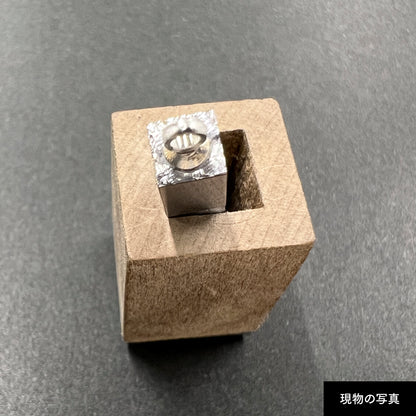 活字ネックレス 13pt｜文字「イ」
