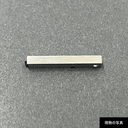 活字ピアス・イヤリング 8pt｜文字「ィ」