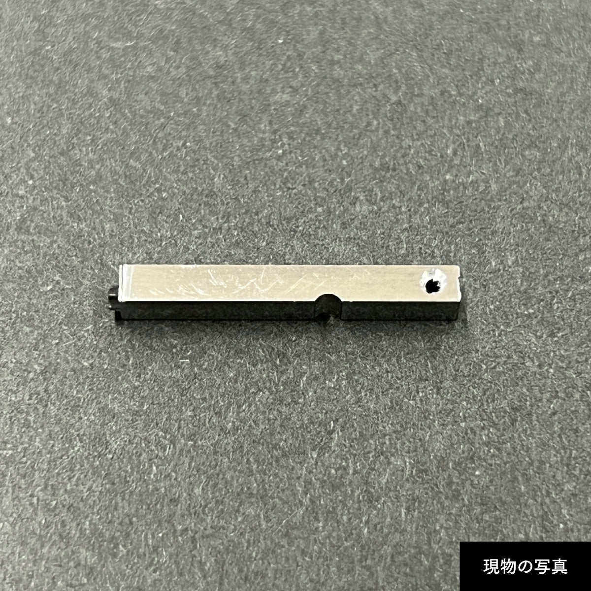 活字ピアス・イヤリング 8pt｜文字「ィ」