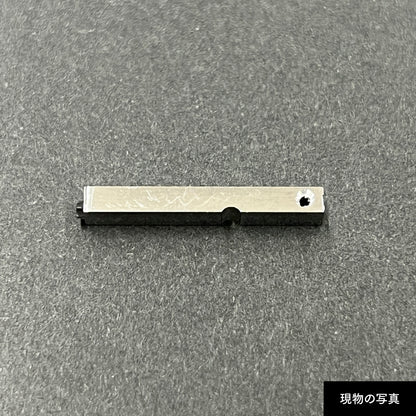 活字ピアス・イヤリング 8pt｜文字「ィ」