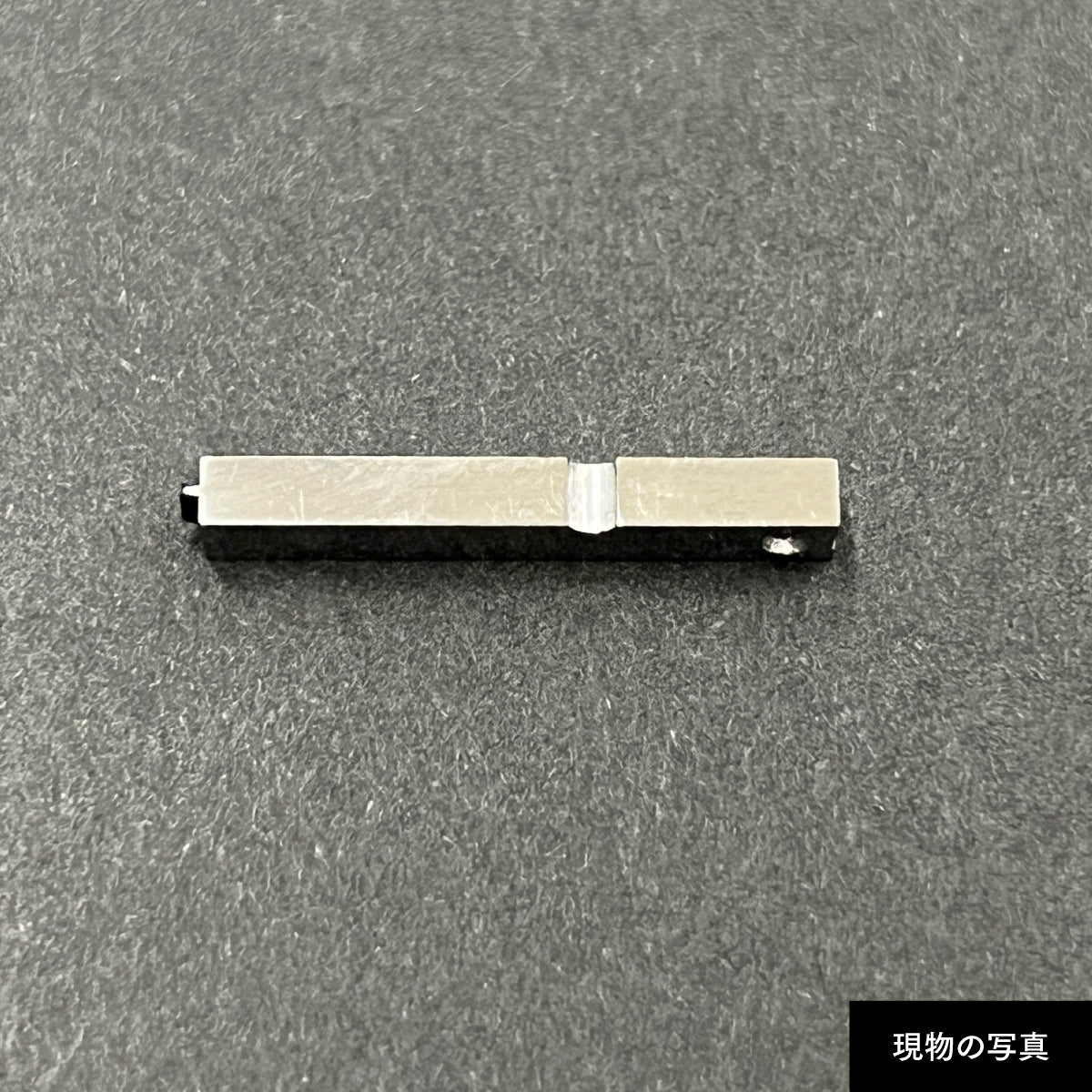 活字ピアス・イヤリング 8pt｜文字「ィ」