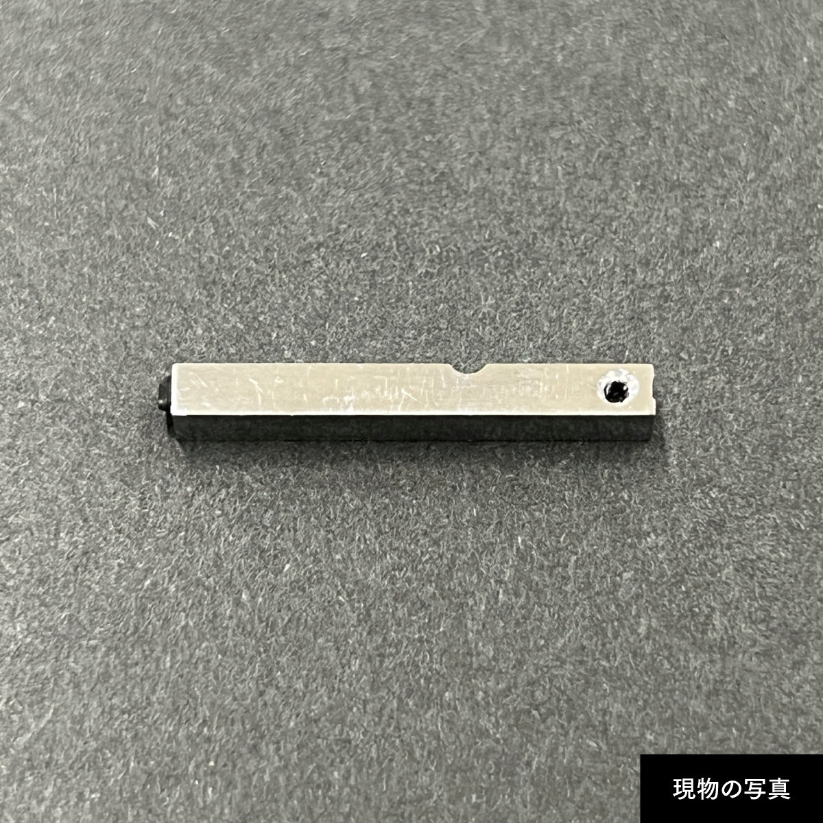 活字ピアス・イヤリング 8pt｜文字「ィ」