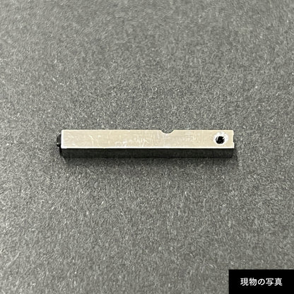 活字ピアス・イヤリング 8pt｜文字「ィ」