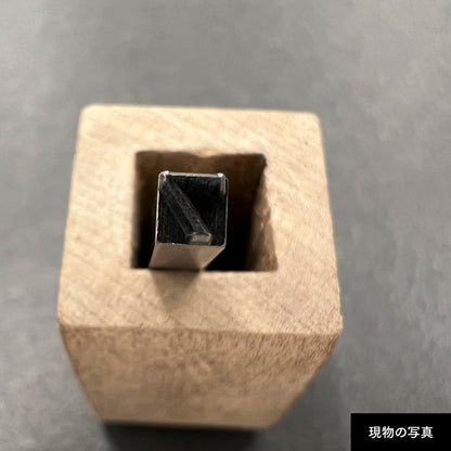 活字ピアス・イヤリング 8pt｜文字「７」