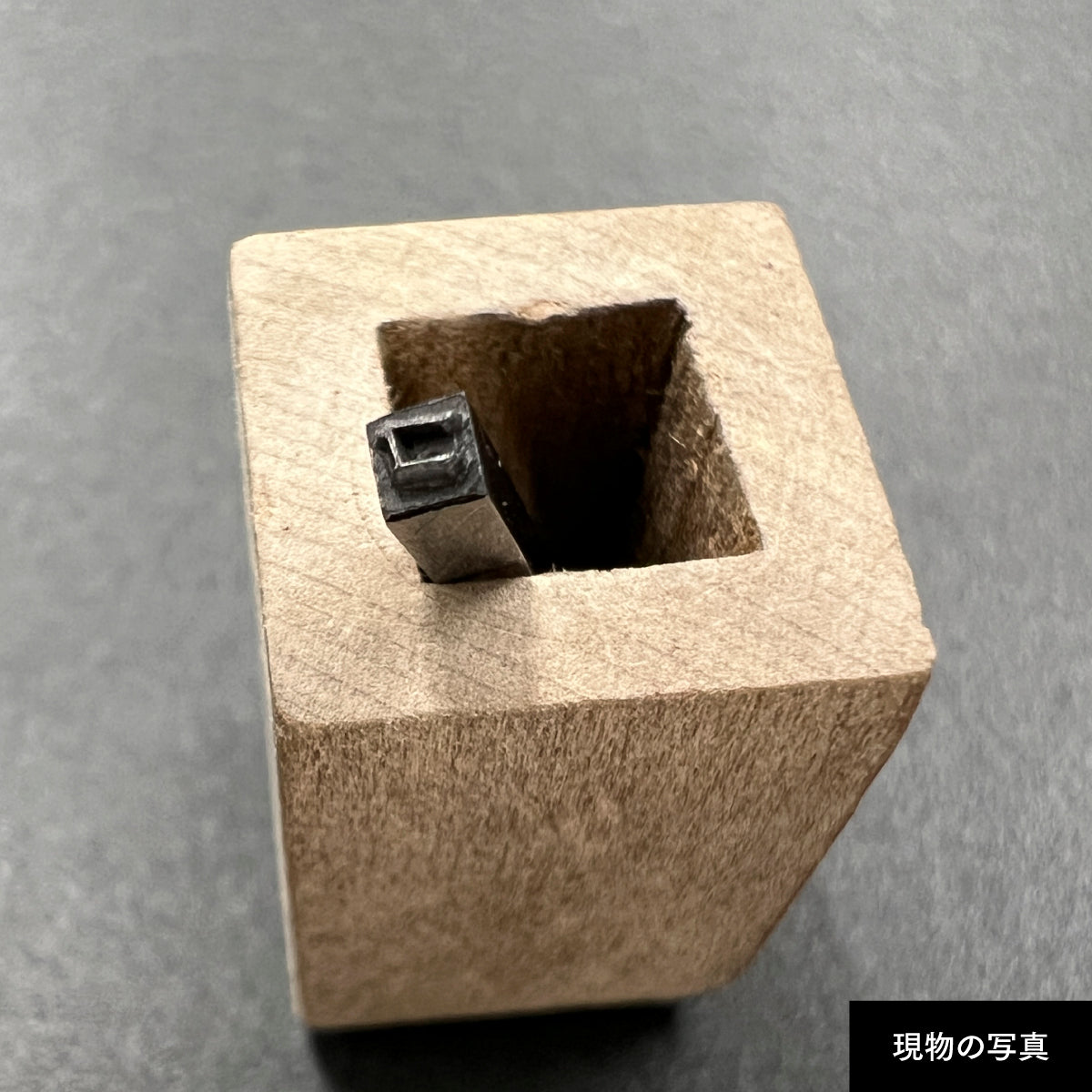 活字ピアス・イヤリング 6pt｜文字「コ」