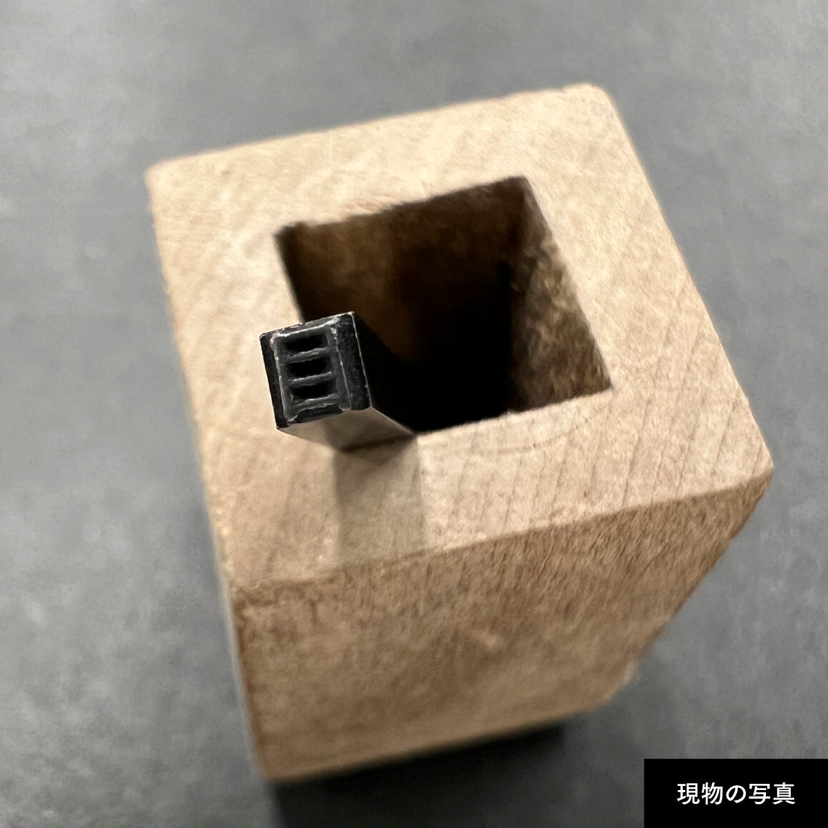 活字ピアス・イヤリング 6pt｜文字「目」