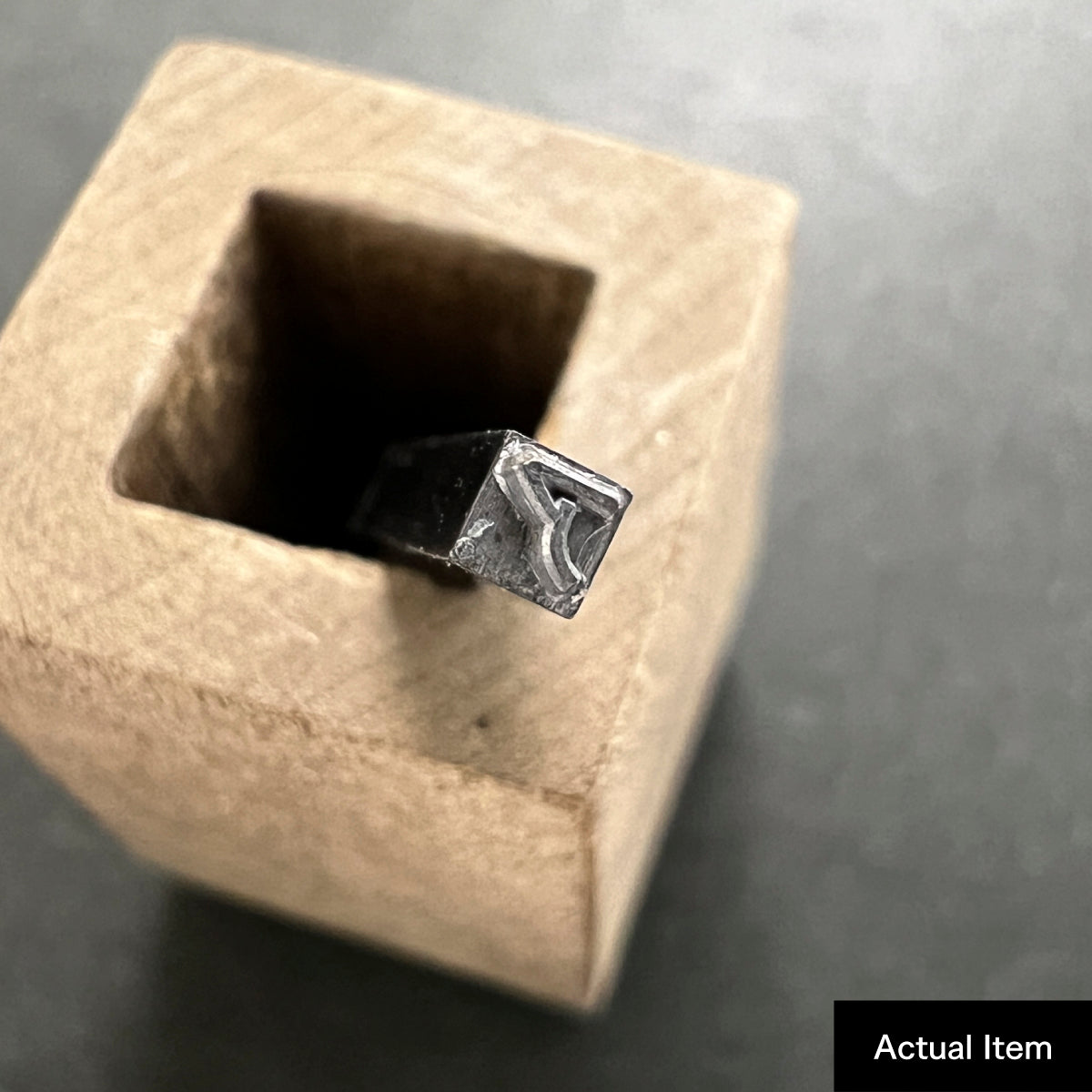 活字ピアス・イヤリング 6pt｜文字「ア」