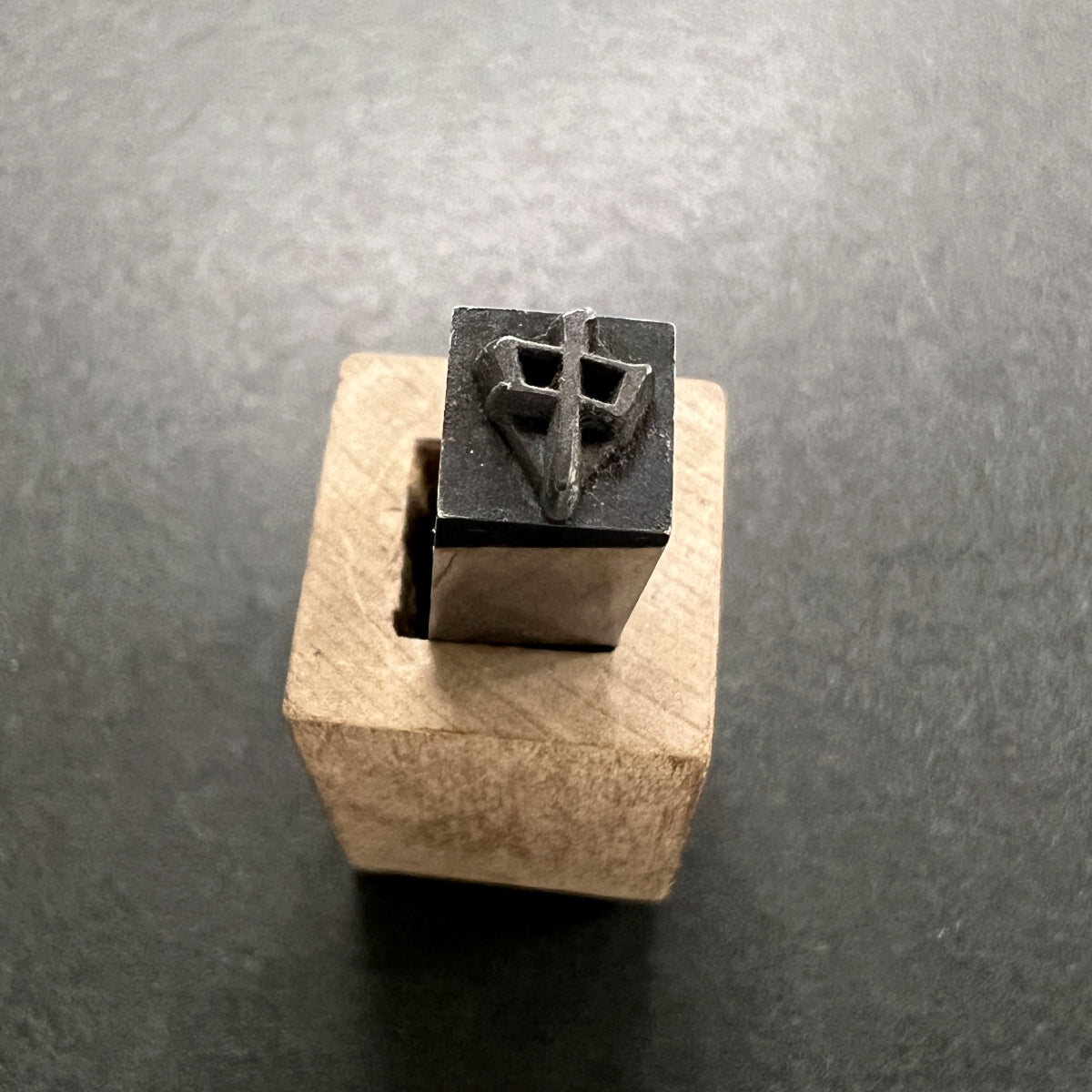 活字ネックレス 18pt｜文字「中」